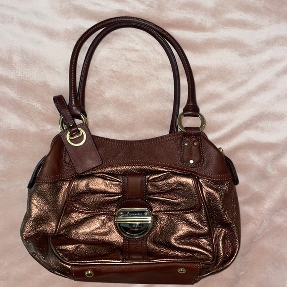 B Makowsky Cooper Shoulder Bag - Picture 2 of 9
